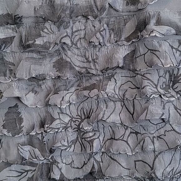 Lavish short sleeved tiered ruffle top Women's Size M - Picture 7 of 11